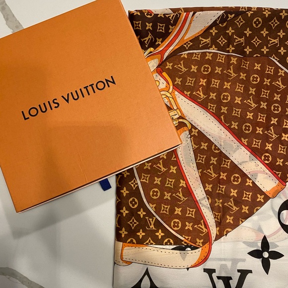 BNWT Louis Vuitton Scarf 100% 💯 Silk - Picture 1 of 7